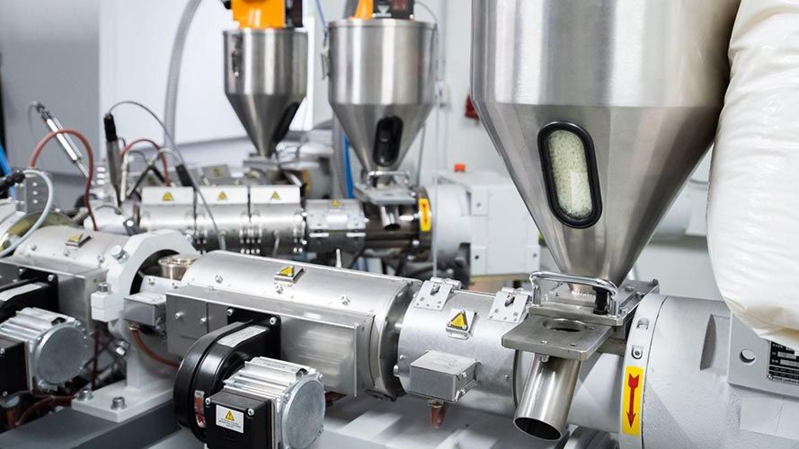 Memahami Perbedaan Twin Screw Extruder dan Single Screw Extruder | Tokoplas.com
