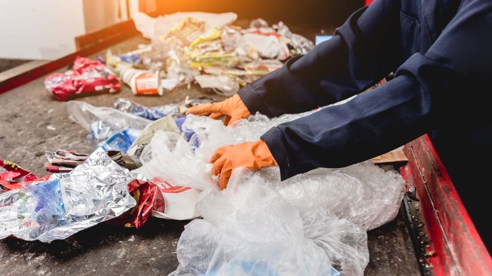 Enzim Pemakan Plastik sebagai Solusi Permasalahan Limbah Plastik | Tokoplas.com